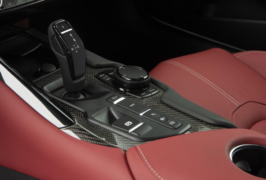 Детали интерьера Toyota GR Supra Launch Edition (A90) 2019 года  (NA) (фото 33 из 37)
